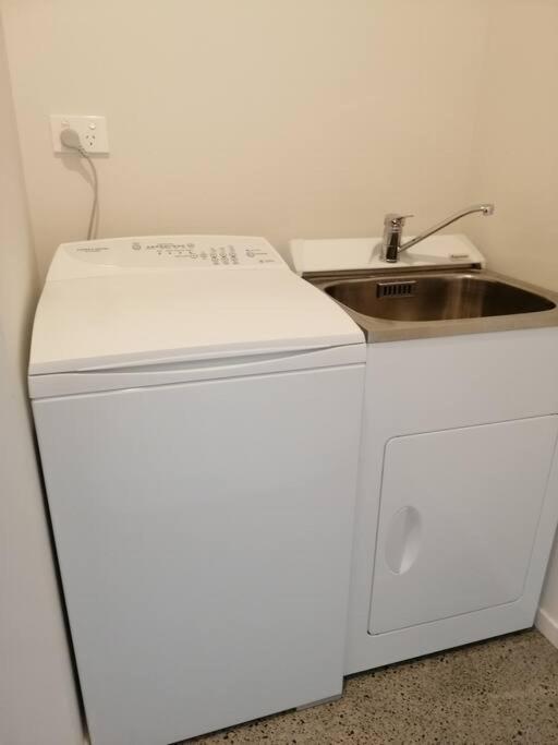 Purangi Beachhouse - 2 Bedroom Cooks Beach 외부 사진