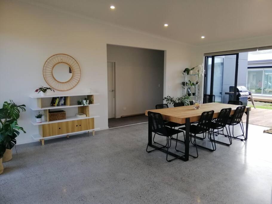 Purangi Beachhouse - 2 Bedroom Cooks Beach 외부 사진